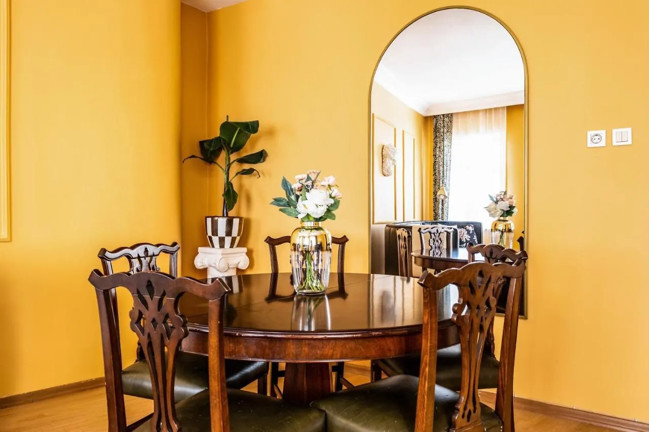 Unique Flat W Balcony 5 Min To Istiklal Street Lägenhet Istanbul