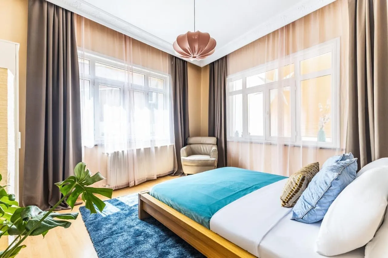 Unique Flat W Balcony 5 Min To Istiklal Street Lägenhet Istanbul